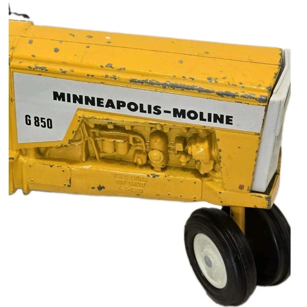 Minneapolis Moline G850 Die Cast Toy Tractor Scale Models Dyersville Iowa GUC